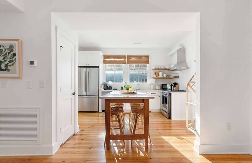 Westside House | Crosstown @ King | Elegant Downtown Stay Near King