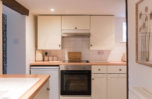 Faversham Cottage | Crow Cottage by Bloom Stays - sleeps 2 guests in 1 bedroom