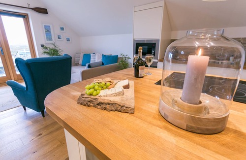Llanfaethlu Apartment | Crow's Nest - a coastal that sleeps 2 guests in 1 bedroom