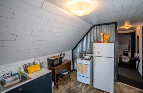 Homestead Apartment | Crow's Nest Crash-Pad