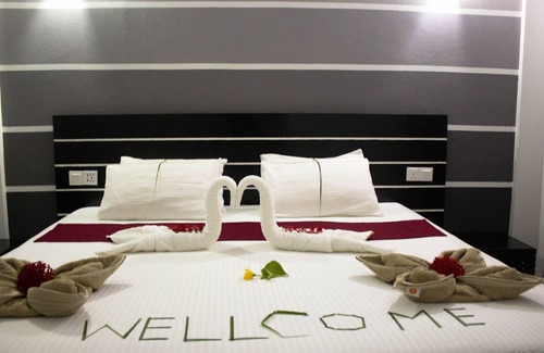 Dhiffushi Hotel | Crown Beach Villas