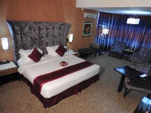 Lubuk Baja Hotel | Crown Vista Hotel