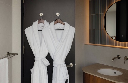 Mawson Lakes Hotel | Crowne Plaza Adelaide Mawson Lakes by IHG