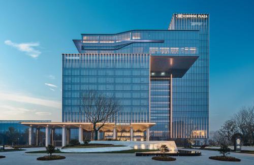 Echeng District Hotel | Crowne Plaza Ezhou by IHG