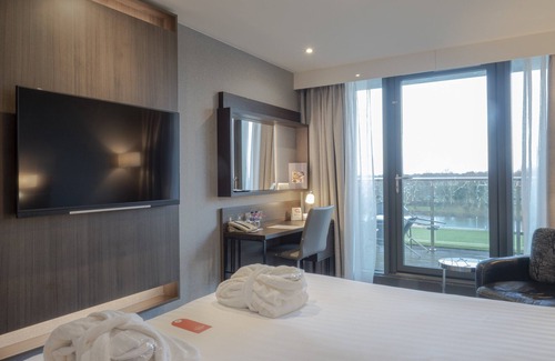 Surbiton Hotel | Crowne Plaza London - Kingston by IHG