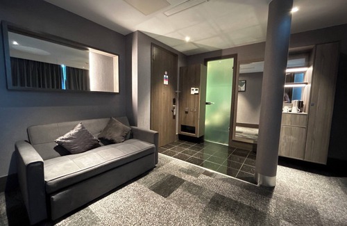 Surbiton Hotel | Crowne Plaza London - Kingston by IHG