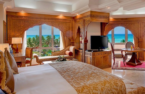 Salalah Hotel | Crowne Plaza Resort Salalah by IHG