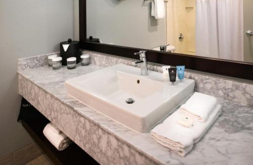 Springfield Hotel | Crowne Plaza Springfield Convention Center by IHG