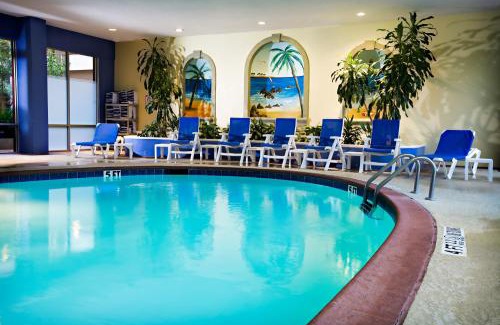North Arlington Hotel | Crowne Plaza Suites Arlington by IHG