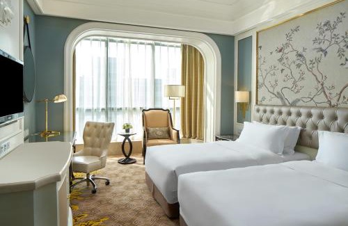Huayuan Road Area Hotel | Crowne Plaza Zhengzhou by IHG