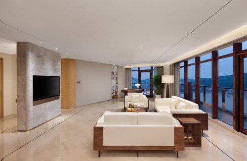 Putuo Hotel | Crowne Plaza Zhoushan Seaview by IHG