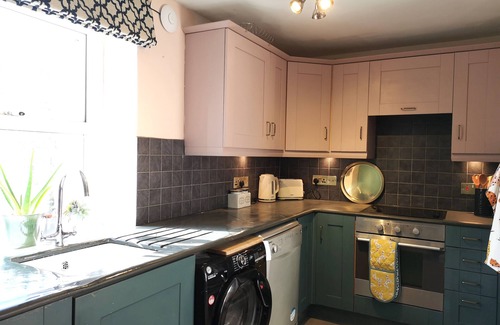 Croyde Cottage | Croyde cottage with direct access to beach path, close to pubs and shops.