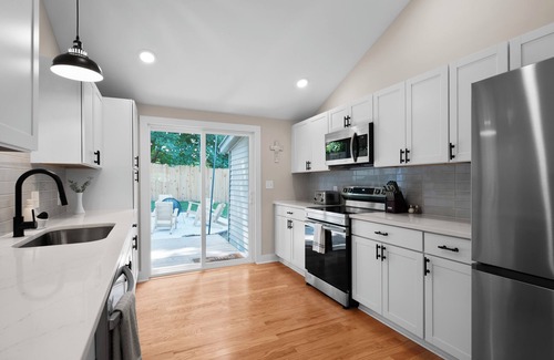 Buckeye Lake Cottage | Cruise Buckeye Lake in a 6-Seater Golf Cart & Unwind by the Fire Pit