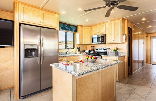 Wahweap Boat Rental | Cruise into Paradise: Lake Powell Houseboat Escape!