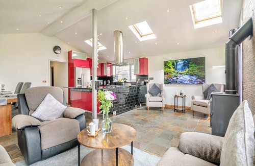 Neath Cottage | Crynant Countryside Retreat