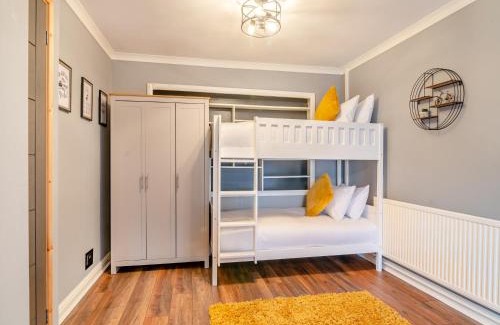 Neath House | Crynant Countryside Retreat