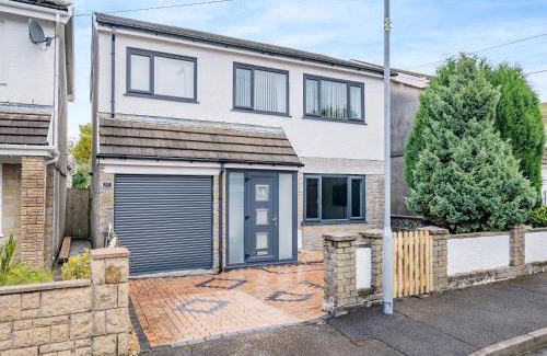 Neath House | Crynant Countryside Retreat