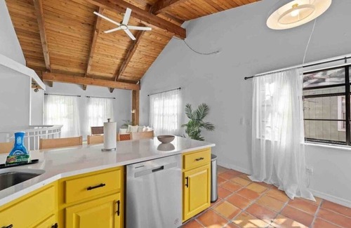 Palm Harbor House | Crystal Beach Hideaway - Private Yard - Close to Beaches & Parks
