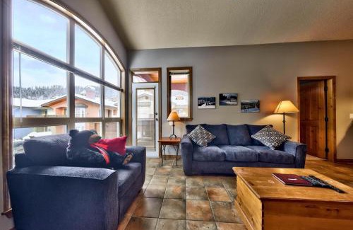 Sun Peaks Apartment | Crystal Forest #72 By Bear Country