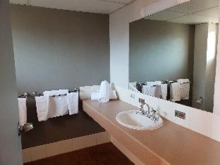 Lavington Hotel | Crystal Fountain Motel Albury