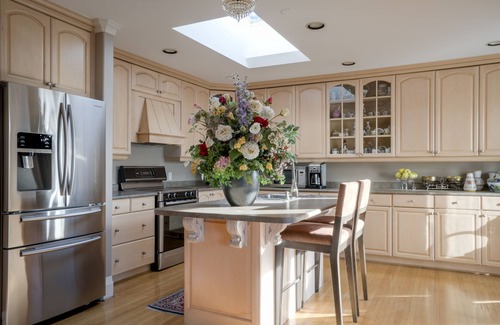 Upper Lonsdale Bed & Breakfast | Crystal's View Bed & Breakfast