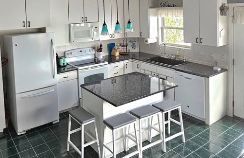 Crystal Cottage | Crystal Water's Edge Cottage-Perfect for 2 families! Newer waterfront home.