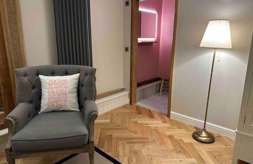 Middleyard House | Cuckoo Penn Hideaway - Luxury Cotswold Retreat