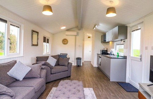 Little Stukeley Cottage | CUCKOO, pet friendly, with a garden in Ramsey, Huntingdon