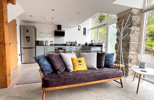Llanelltyd House | Cuddfan Idris - One Bedroom House, Sleeps 2