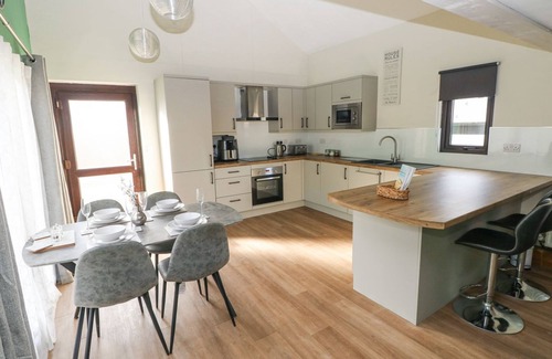 Llanteg House | CUDDFAN, family friendly, with pool in Llanteg