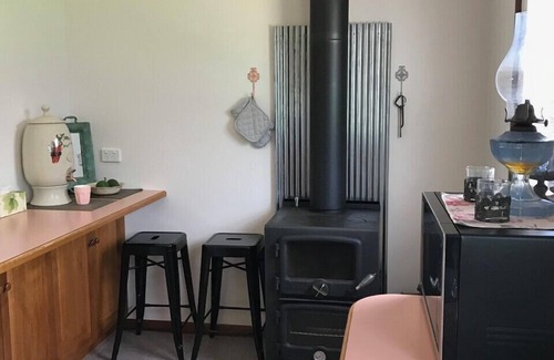 Montville Cottage | Cuddle Cottage Montville
