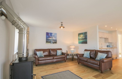 Breakish Cottage | CUILLIN SHORES, family friendly, with open fire in Broadford