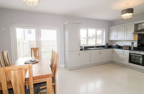 Culmore Cottage | CULMORE POINT, family friendly, with a garden in Culmore, Londonderry