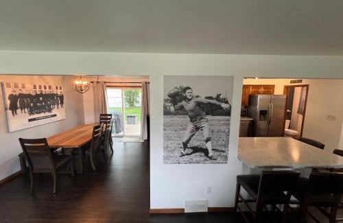 Green Bay House | Curly's Quarters (4 Bedroom Home) w/Lambeau view