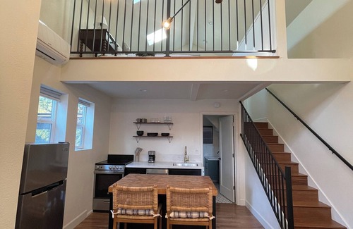 North Oak Park Cottage | Curtis Park Charmer!
