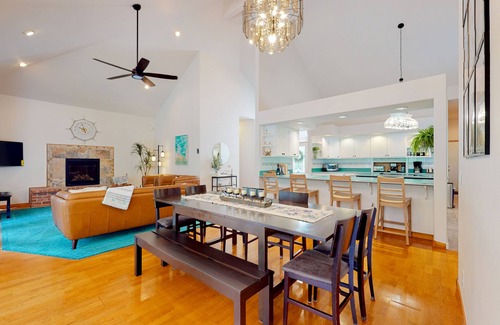 Oak Harbor House | Custom, dog-friendly home on 5 lakefront acres with tennis, sauna & game room