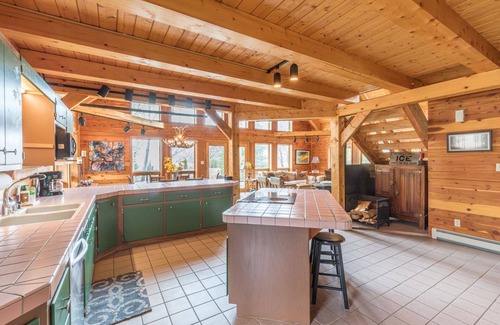 Creede House | Custom Log Home-Pet-Friendly-Rio Grande River Access-Breathtaking Views
