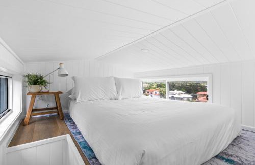 Bridgeman Downs Apartment | Cute 1-Bed Tiny House with Garden in Nature