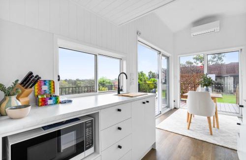Bridgeman Downs Apartment | Cute 1-Bed Tiny House with Garden in Nature