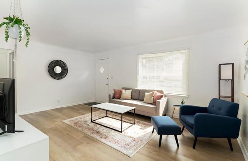 Royal Oak House | Cute 2 bed 1 bath Home in Royal Oak