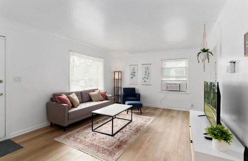 Royal Oak House | Cute 2 bed 1 bath Home in Royal Oak