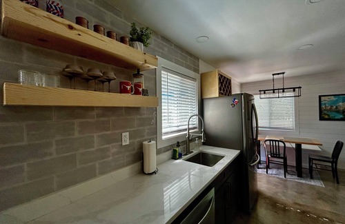 Parker Lane House | Cute 2-bedroom townhome with WiFi, AC close to downtown Austin
