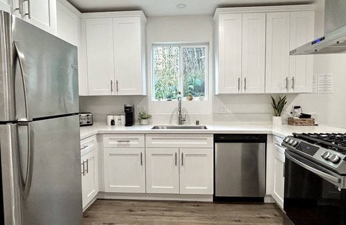 Lincoln Acres House | Cute 2-BR house with stunning golf course views from the backyard!