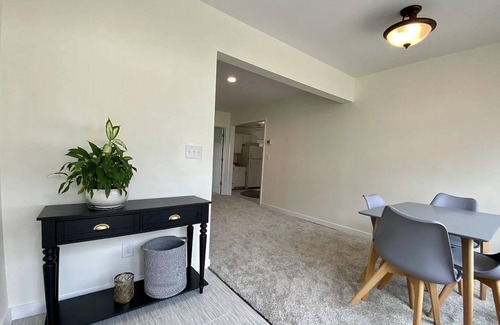 Moline House | Cute 2bed room bring lots of energy place to get away !