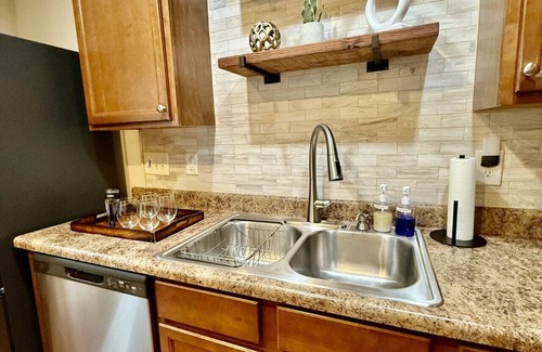 Greensboro House | Cute 3 Bedroom Home centrally located in the Triad.
