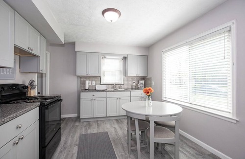 West Akron House | Cute 3Bdrm House | Laundry, Game Room, Backyard