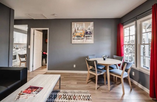 NoHo Arts District House | CUTE AND COZY 1-BEDROOM HOME IN NOHO ARTS DISTRICT (p21)