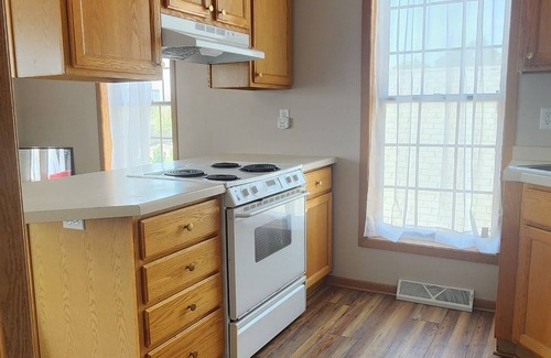 Port Washington Apartment | Cute apartment with view of Lake Michigan located downtown Port Washington, WI.