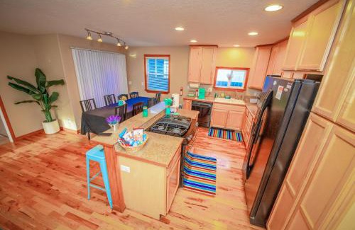 Albany House | Cute Artsy Sleep16 large parking, near parks, OSU