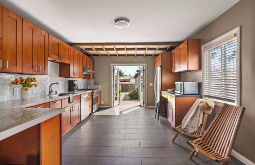 Sunset Cliffs House | Cute Beach Home 3Min Walk to Ocean Big Yard PetsOK